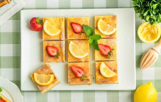 Easy & Delicious Lemon Gooey Butter Cake